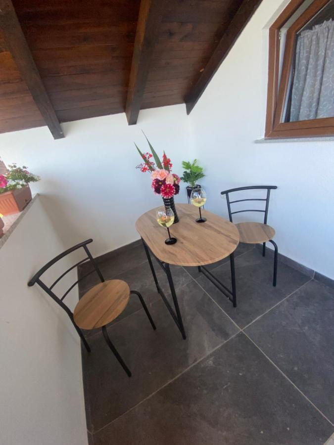 Apartman Filip Udbina Exteriér fotografie